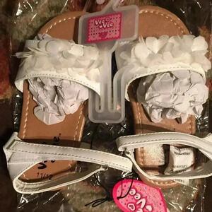 COPY - VEEVEE GIRLS SANDALS NEW SIZE 11/12 BEAUTIFUL